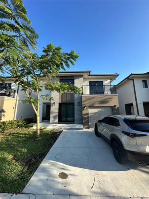 Attached, Exterior, Facade, Modern