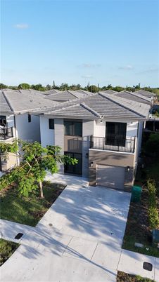 Attached, Exterior, Facade, Ranch