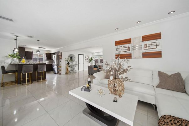 Interior, Kitchen, Living room, Pendant Lights, Recessed Lighting, Stainless Steel Appliances