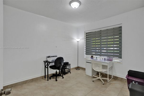 Home Office, Interior