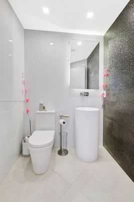 Bathroom, Free Standing Baths, Interior, Recessed Lighting