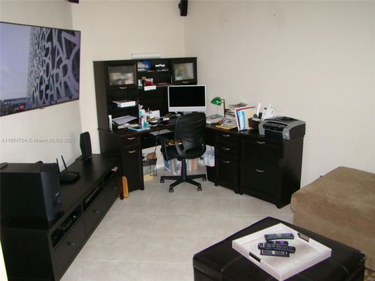 Home Office, Interior