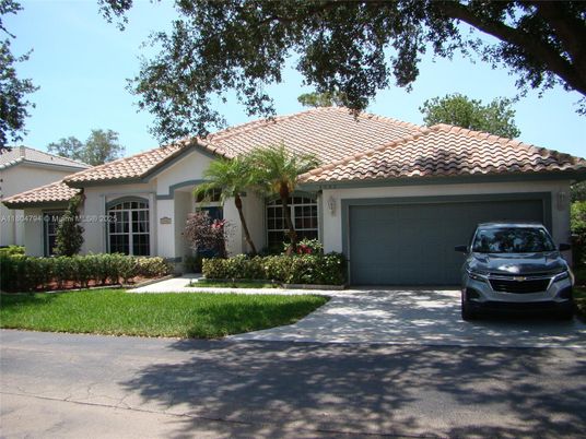 Attached, Exterior, Facade, Spanish Mediterranean