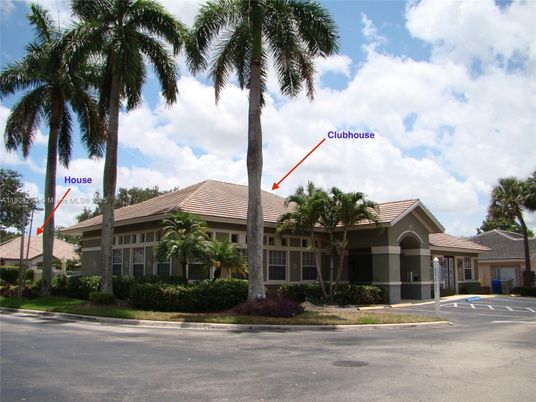 Exterior, Facade, Mediterranean