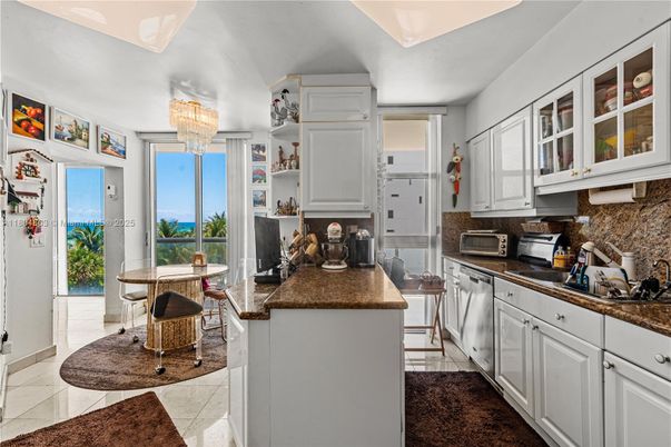 Chandelier, Dining room, Interior, Kitchen, Water