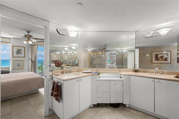 Bathroom, Bedroom, Dual Sink Vanities, Interior, Water