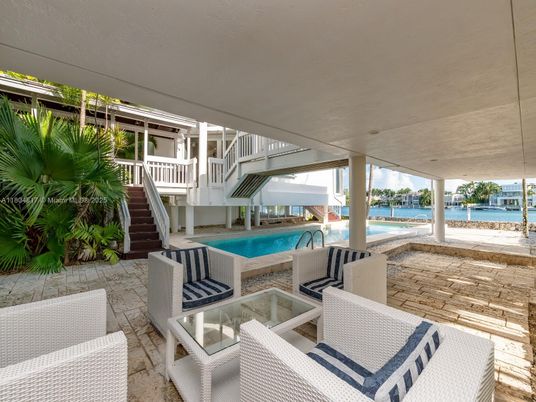 Exterior, Pool, Water