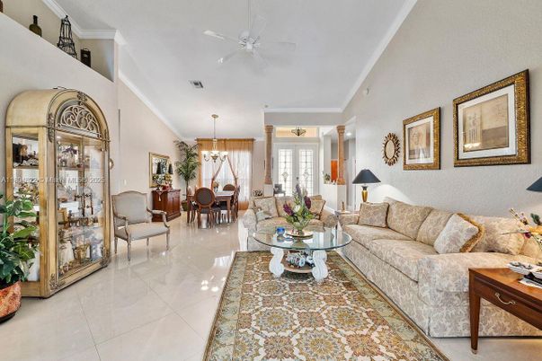 Dining room, Interior, Living room, Pendant Lights