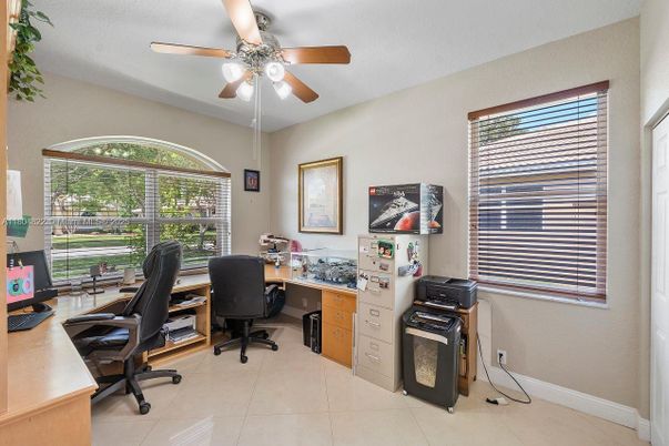 Home Office, Interior