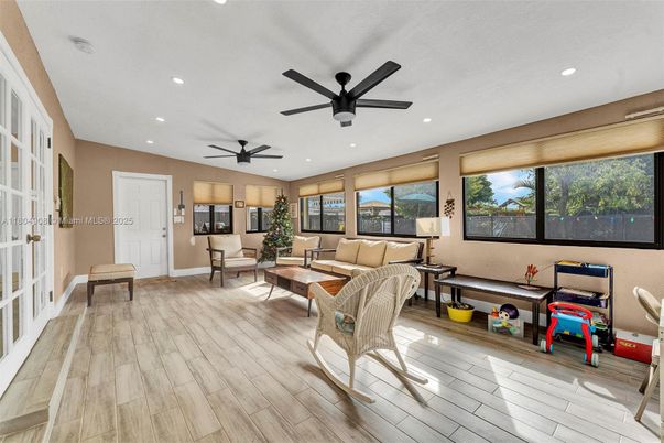 Interior, Living room, Recessed Lighting, Wood Texture Flooring
