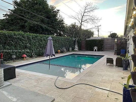 Exterior, Pool