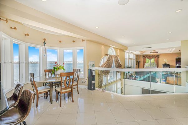 Dining room, Interior, Recessed Lighting, Water