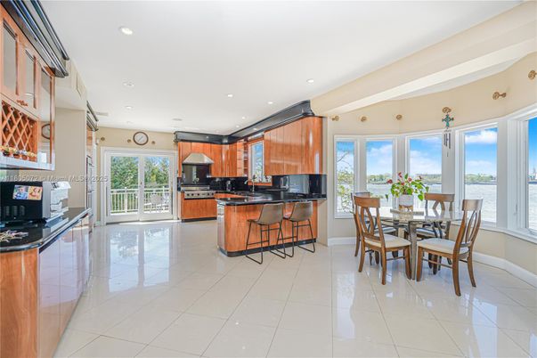Dining room, Interior, Kitchen, Recessed Lighting, Water