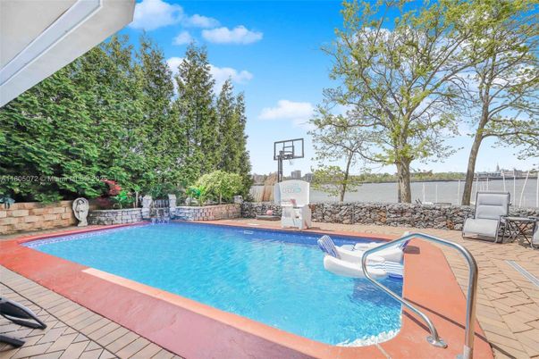 Exterior, Pool, Water