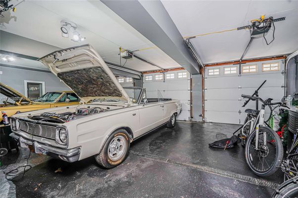 Garage, Interior