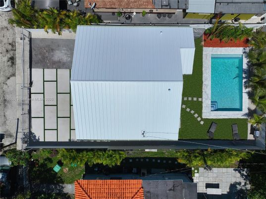 Exterior, Drone