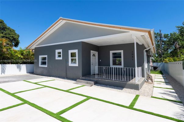 Exterior, Facade, American Craftsman