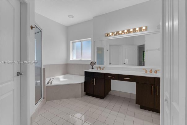 Bathroom, Dual Sink Vanities, Interior
