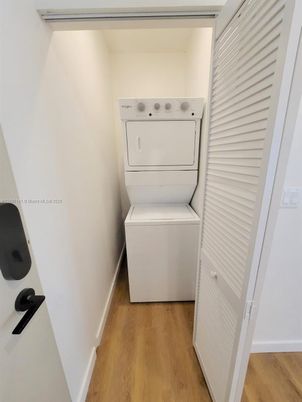 Interior, Utility Closets, Washer, Wood Texture Flooring
