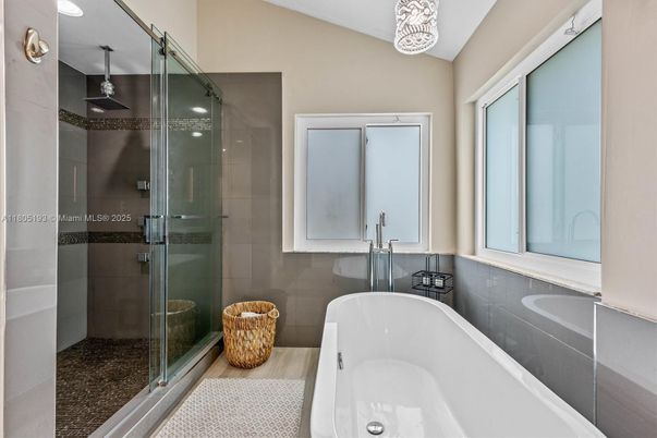 Bathroom, Free Standing Baths, Glass Shower, Interior, Pendant Lights