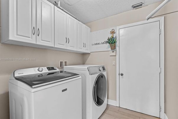 Interior, Washer, Wood Texture Flooring