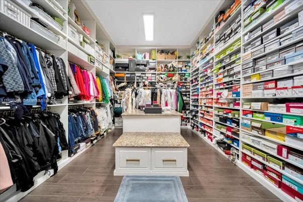 Interior, Walk-in Closets, Wood Texture Flooring