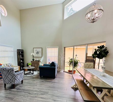 Chandelier, Dining room, Interior, Living room, Pendant Lights, Wood Texture Flooring