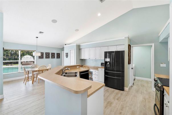 Dining room, Interior, Kitchen, Pendant Lights, Recessed Lighting, Wood Texture Flooring