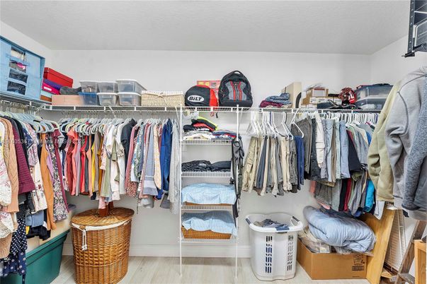 Interior, Walk-in Closets, Wood Texture Flooring