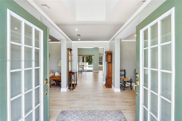 Interior, Recessed Lighting, Wood Texture Flooring