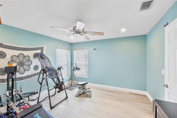 Fitness Equipment, Interior, Recessed Lighting, Wood Texture Flooring