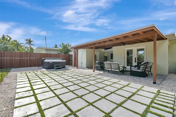 Exterior, Hot Tub
