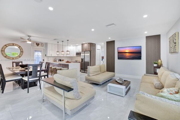 Dining room, Interior, Kitchen, Living room, Pendant Lights, Recessed Lighting, Stainless Steel Appliances