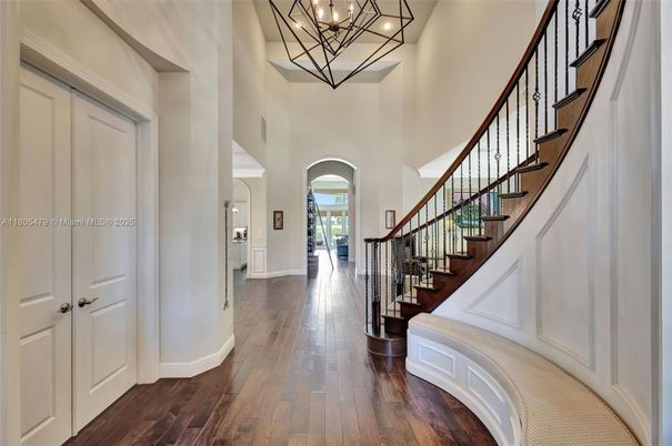Interior, Pendant Lights, Wood Texture Flooring