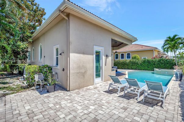 Exterior, Pool