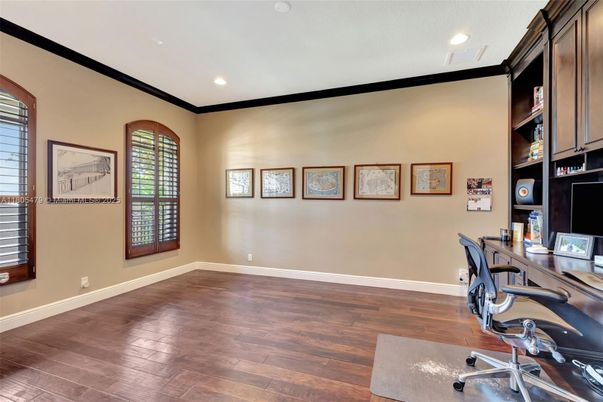 Home Office, Interior, Recessed Lighting, Wood Texture Flooring