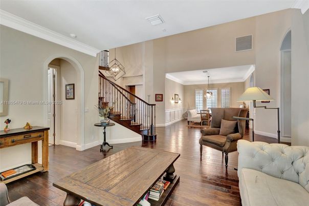 Chandelier, Dining room, Interior, Living room, Pendant Lights, Wood Texture Flooring