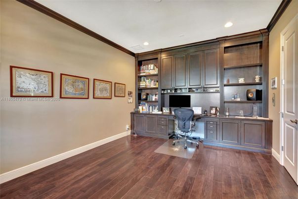 Home Office, Interior, Recessed Lighting, Wood Texture Flooring