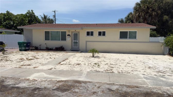 Attached, Exterior, Facade, Ranch