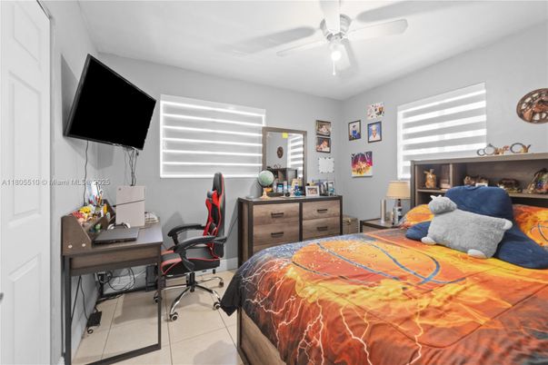 Home Office, Interior