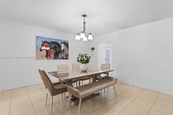 Chandelier, Dining room, Interior, Pendant Lights
