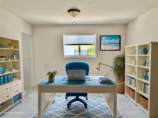 Home Office, Interior