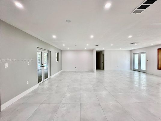 Empty room, Interior, Recessed Lighting