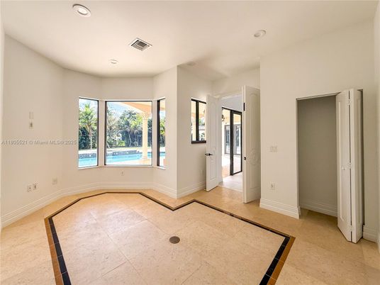 Empty room, Interior, Recessed Lighting
