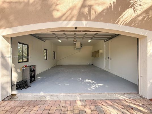 Exterior, Garage