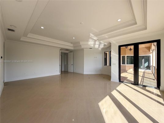 Empty room, Interior, Recessed Lighting