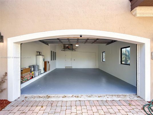 Exterior, Garage