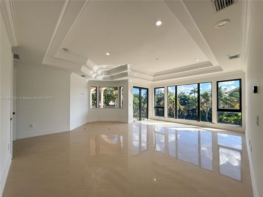 Empty room, Interior, Recessed Lighting