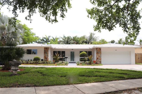 Attached, Exterior, Facade, Ranch