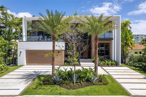 Attached, Exterior, Facade, Modern